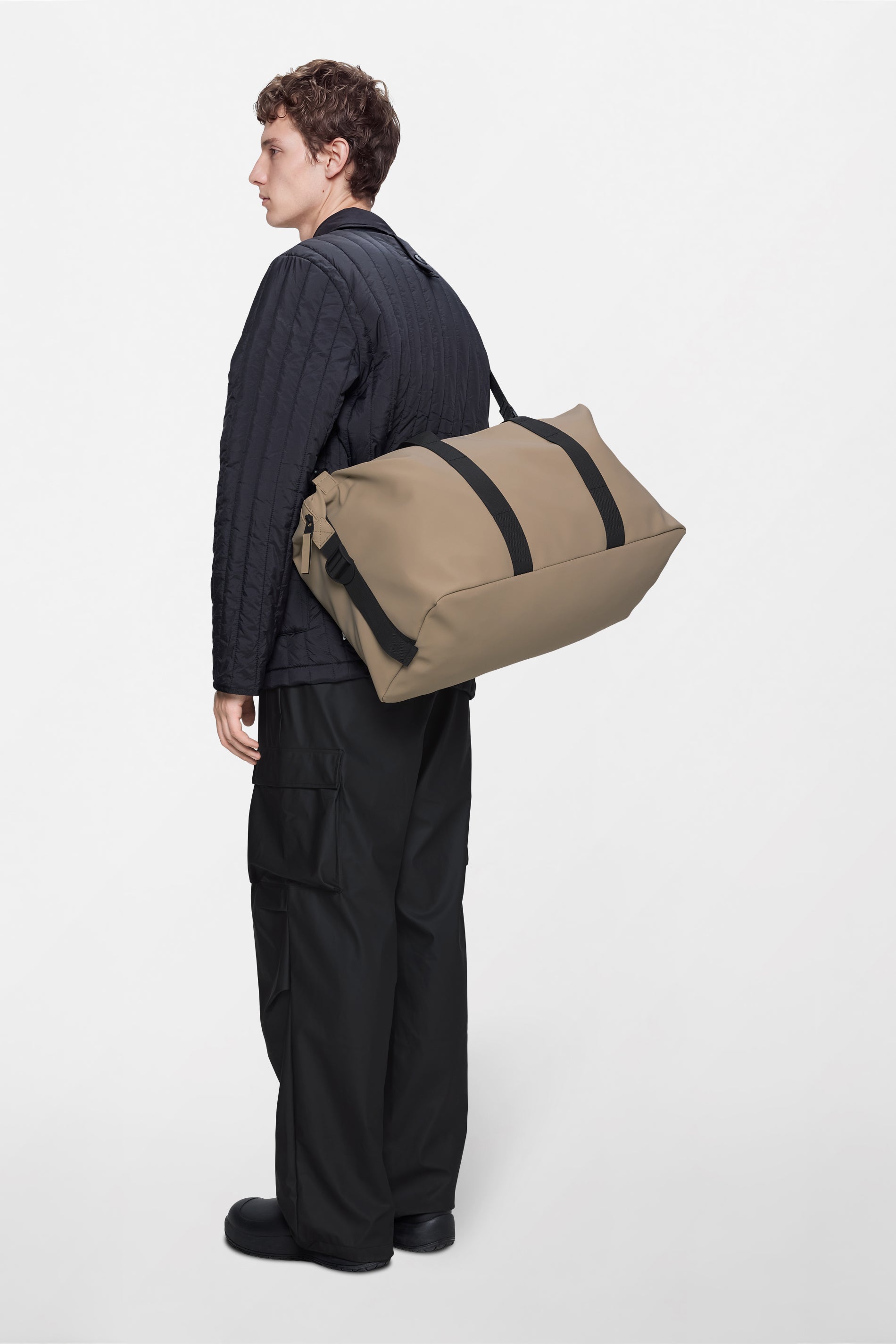 RAINS Hilo Weekend Bag Beige 36L H27 x D26 x W52 cm Weekender