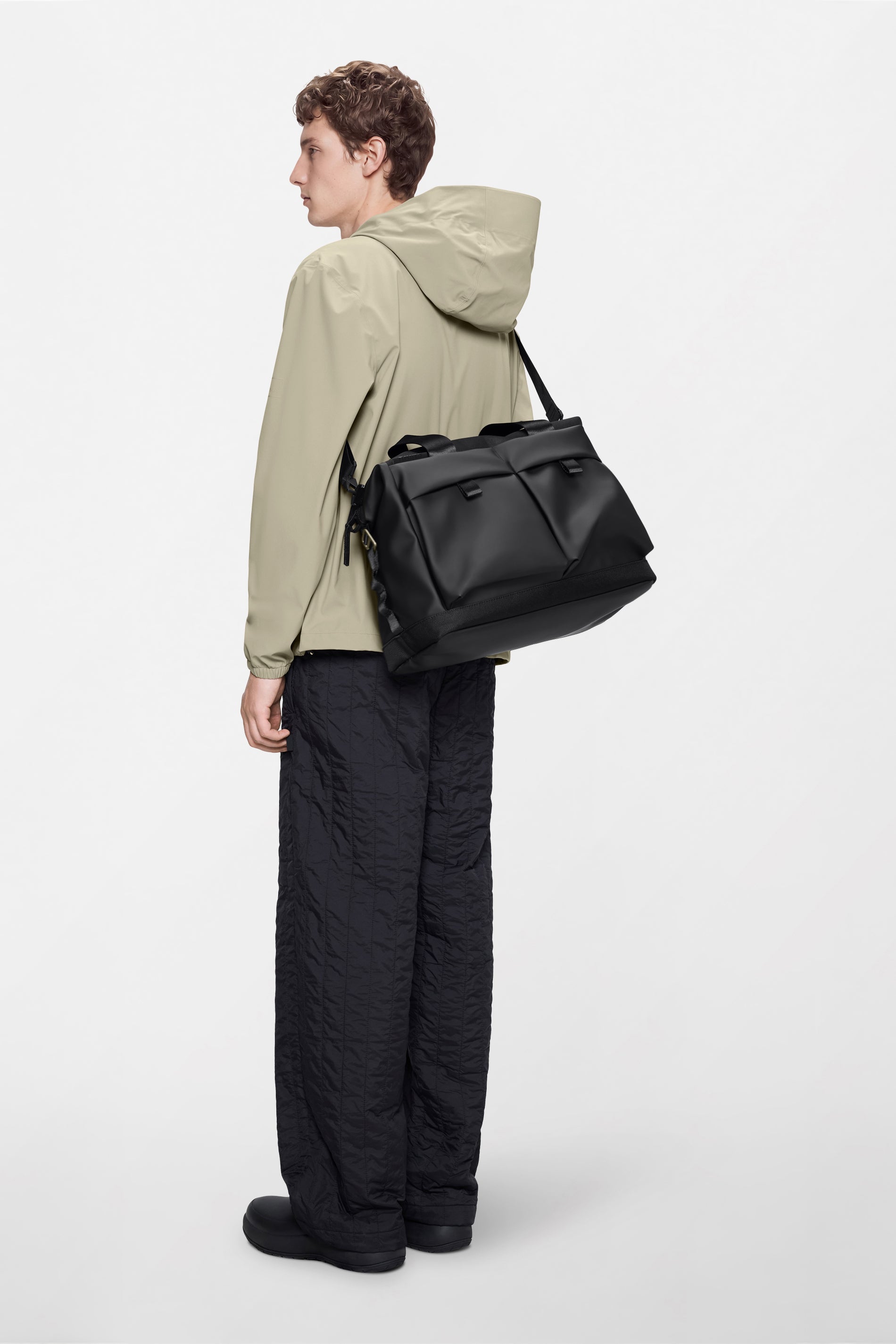 RAINS Otaru Weekend Bag Small Black 33L H30 x D20 x W42 cm Weekender