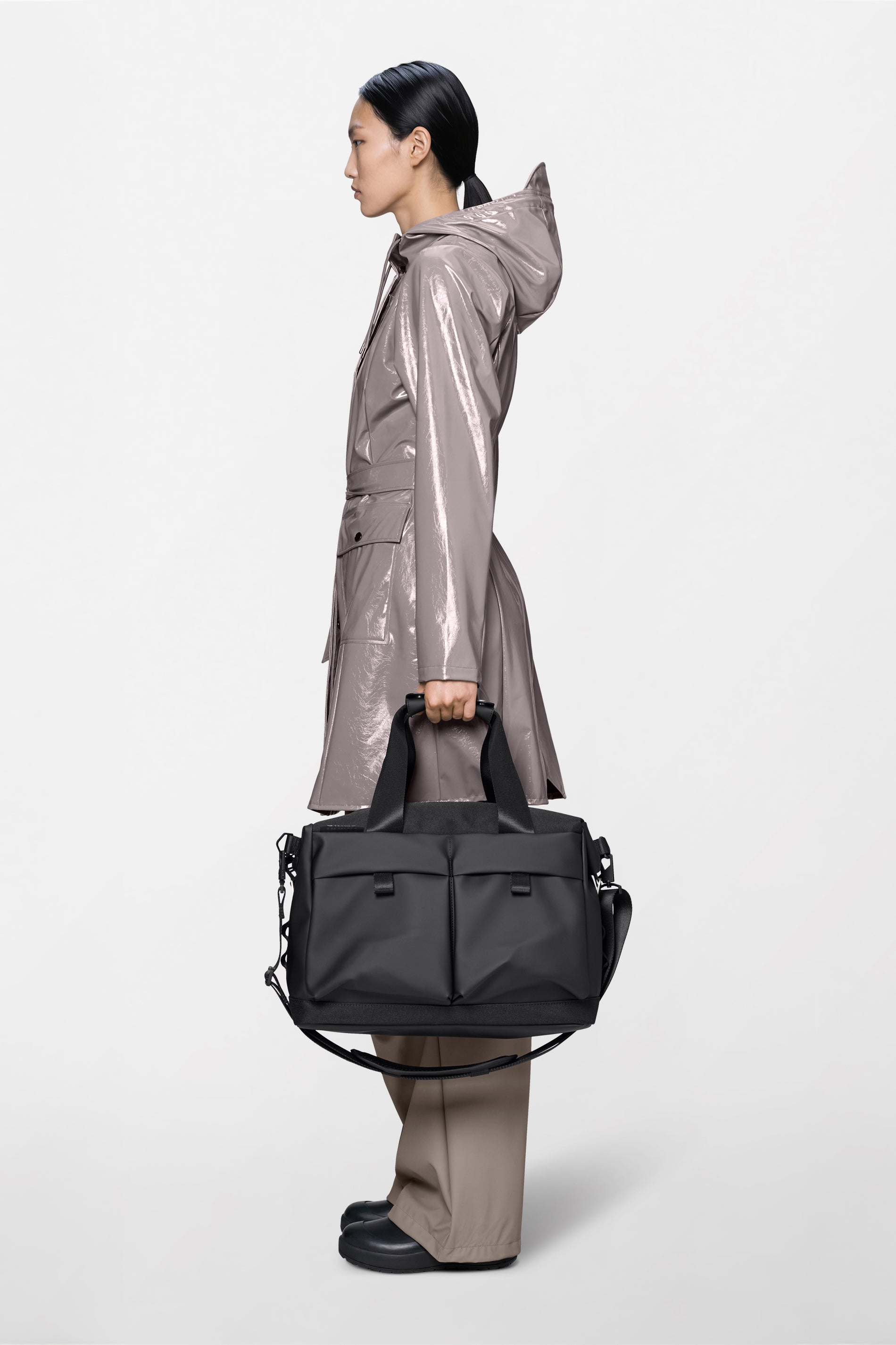 RAINS Otaru Weekend Bag Small Black 33L H30 x D20 x W42 cm Weekender