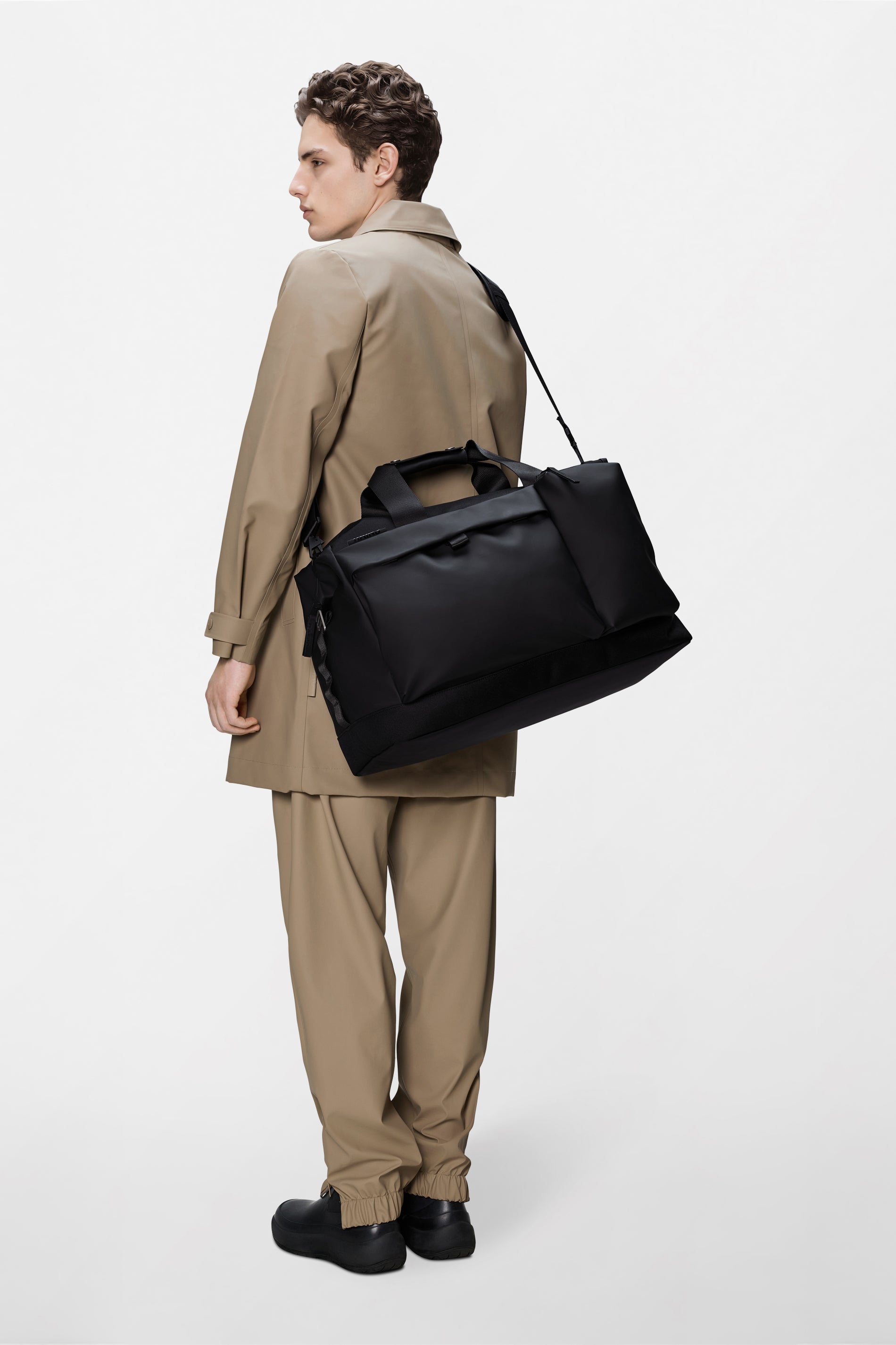 RAINS Otaru Weekend Bag Black 51L H32 x D22 x W52 cm Weekender