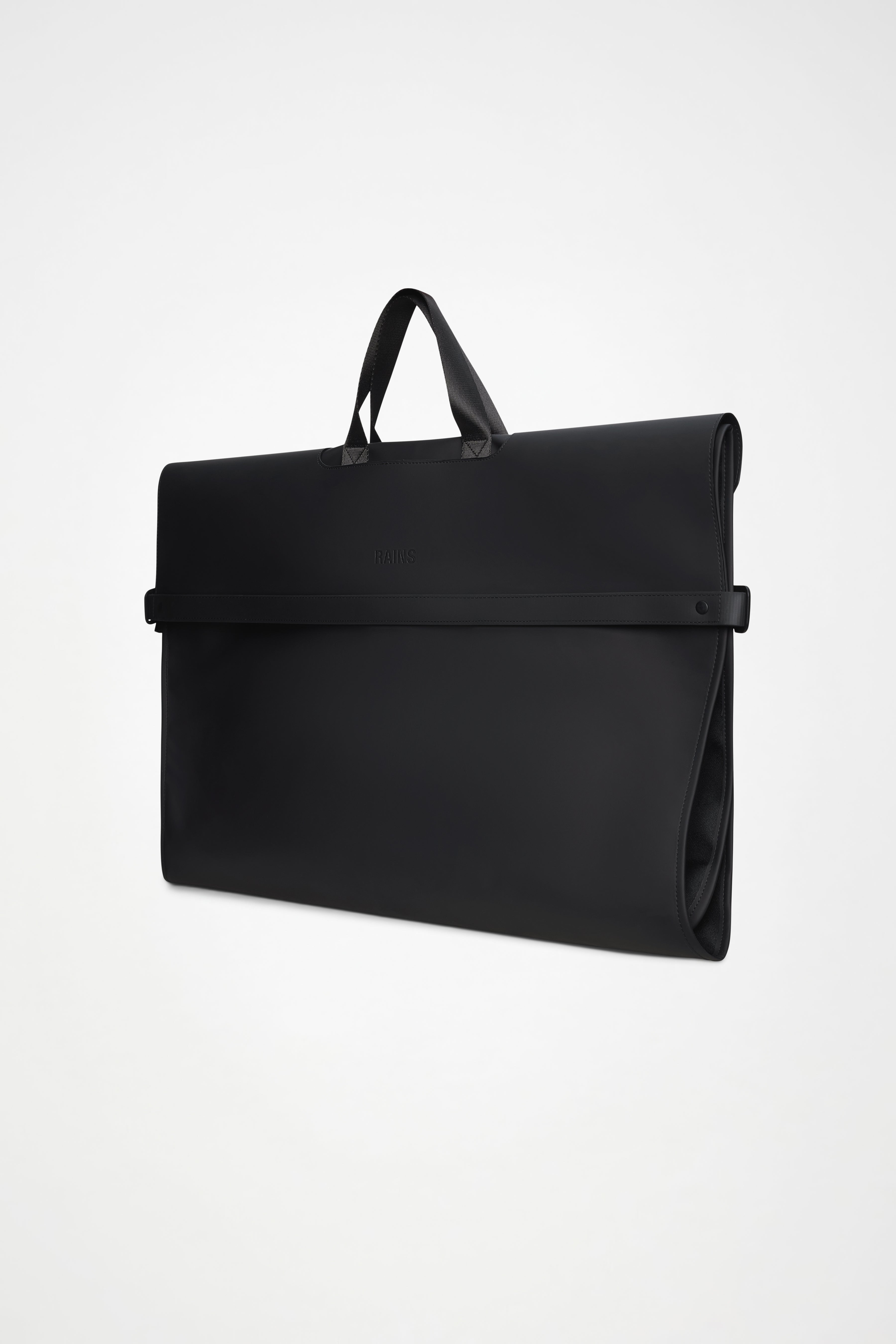 RAINS OTG Suitbag Black 23L H132 x D3 x W60 cm Messenger